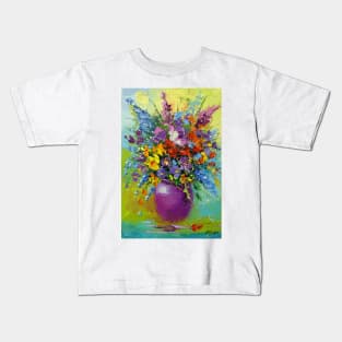 A bouquet of sunny flowers in a vase Kids T-Shirt